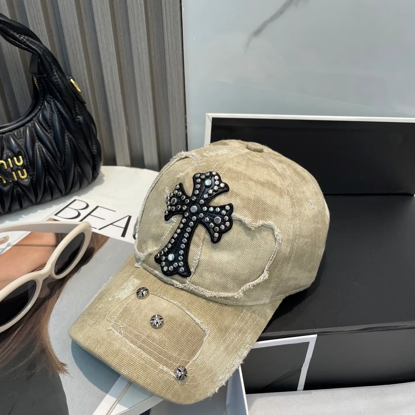 P86 Crow Heart 🆕🆕25 new baseball cap, personalized fashion classic cross logo, casual with a cool feeling, unisex style, same style for men and women! Very easy to match! Head circumference: 56-58cm is available